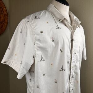 American Eagle Men XXL shirt Button Southwest graphics short sleeve beige